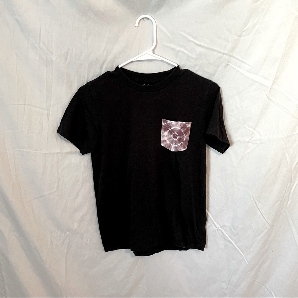 Black T-shirt w/ tie dye pocket - Size; L (Fits like a Medium)